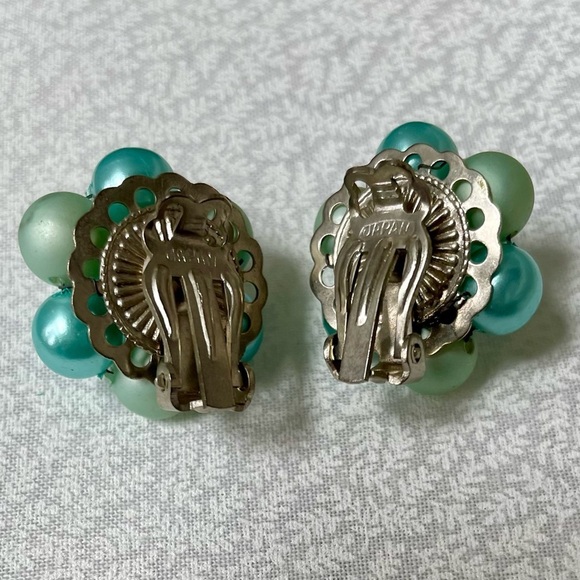 Mid Century 60's Aqua Blue Green Beaded Tri Strand Necklace Clip Earring Set - Picture 7 of 9